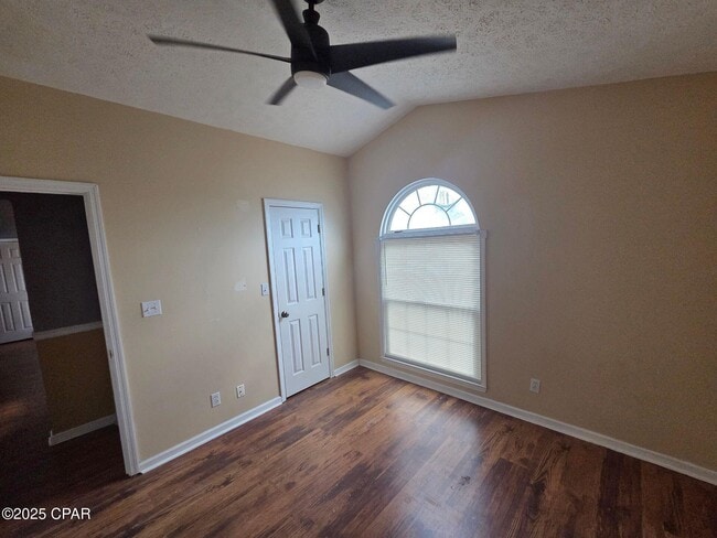 Building Photo - 5209 Hickory St