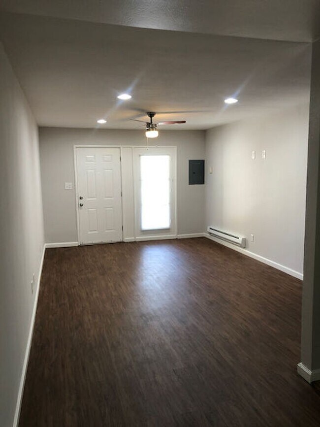 Building Photo - 1bed 1bath Apartment