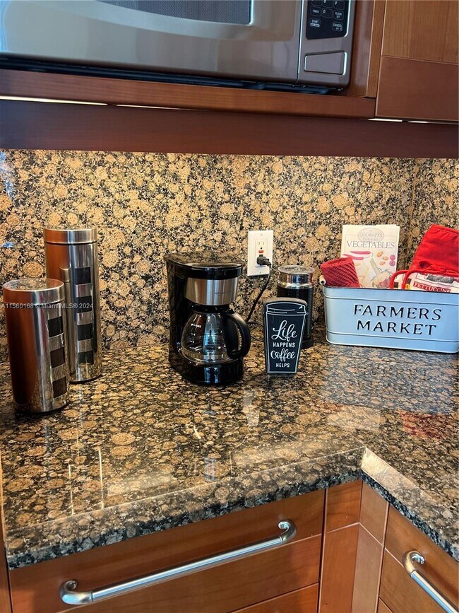 Building Photo - 333 Las Olas Way