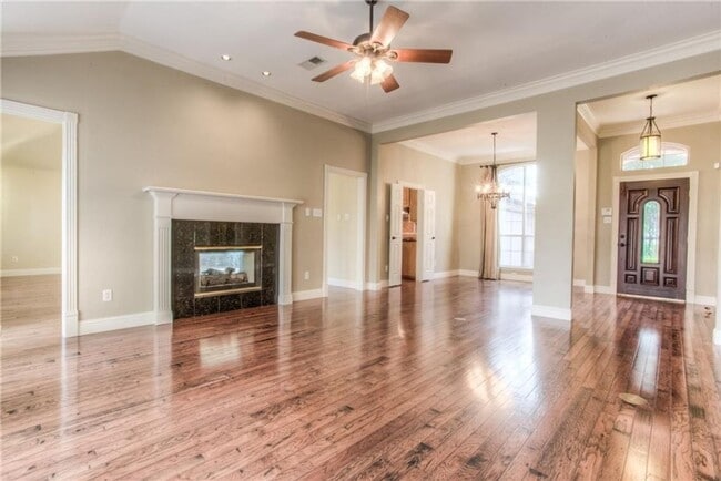 Building Photo - Spacious 3 Bed- 2 Bath in the Exclusive Private Riverwood Addition- SW Fort Worth- 76116