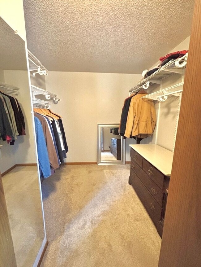 Building Photo - Entertainers dream in the heart of Eden Prairie! 3000+sf, updated, beautiful yard!!