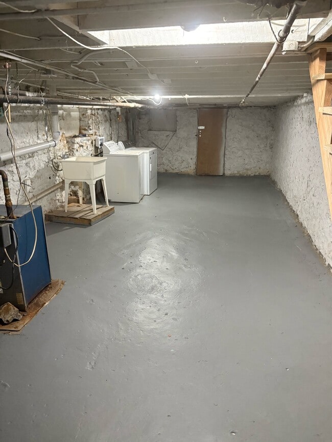 Building Photo - 54 N Morley St