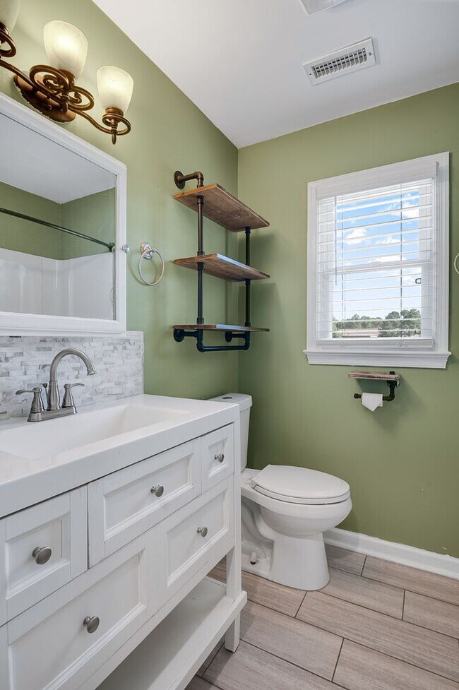 Building Photo - Beautifully Updated Single-Family Home in ...