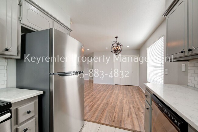 Building Photo - 429 Belmont Dr