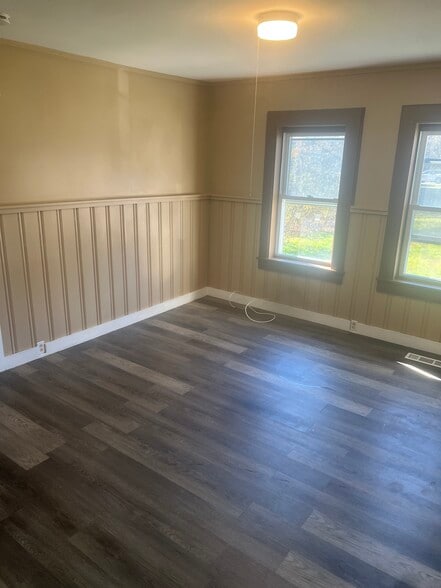 Building Photo - 15 Chisholm Ave