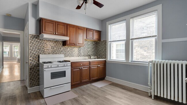 Building Photo - 5714 N Christiana Ave
