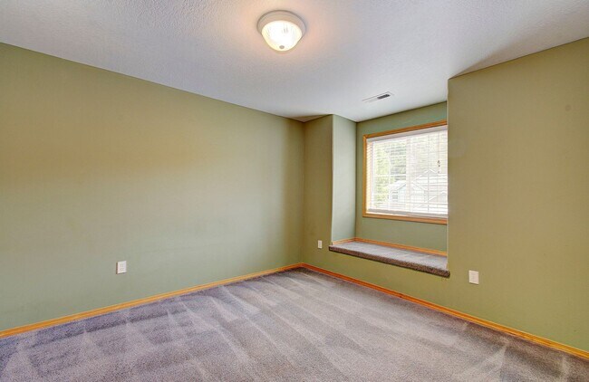 Building Photo - Salmon Creek 3 Bedroom with Yard!