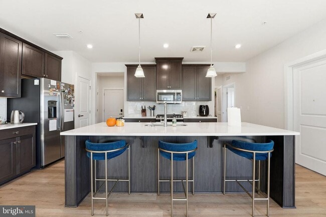 Building Photo - 46294 Mount Milstead Ter