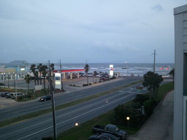 Building Photo - 6102 Seawall Blvd