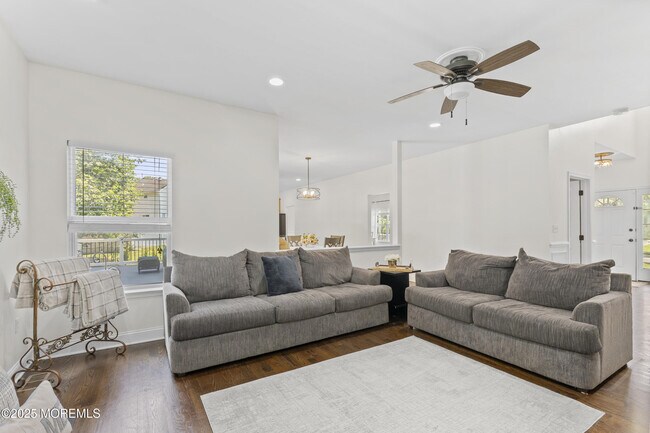 Building Photo - 6 Kindling Way