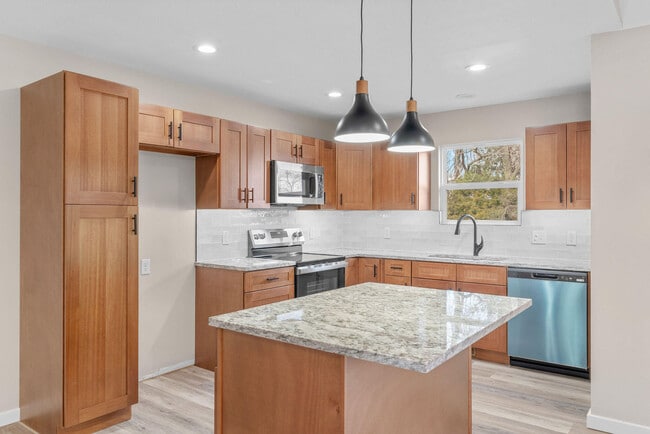 Building Photo - 41 Whitley Ln