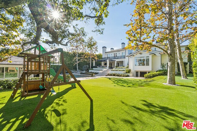 Building Photo - 458 Toyopa Dr