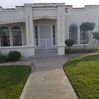 Building Photo - 1032 W 103rd St