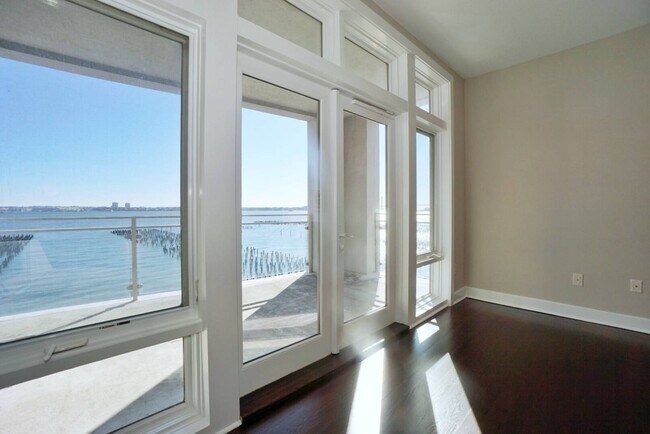 Building Photo - 90 Bay Street Landing