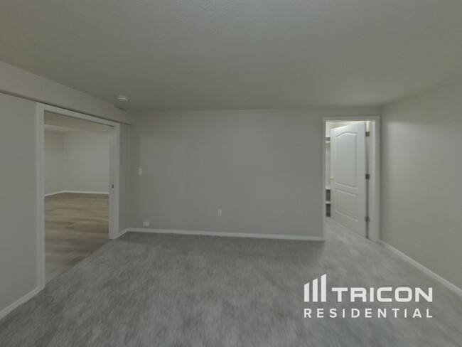 Building Photo - 5950 Fescue Dr
