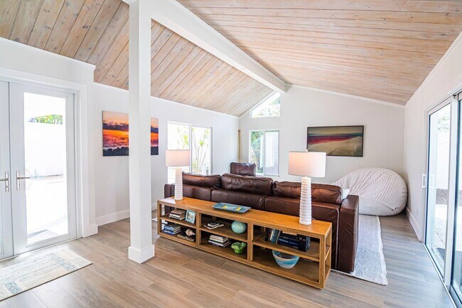 Building Photo - 103 W Sandpiper Cir