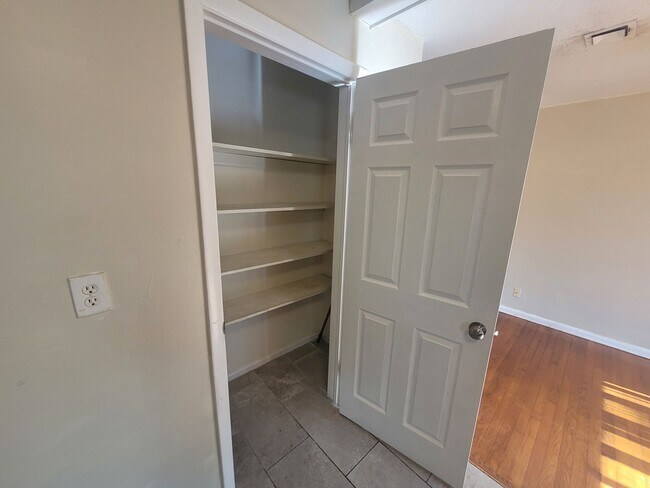 Building Photo - Gorgeous 4 Bedroom Home with Large Fenced Backyard