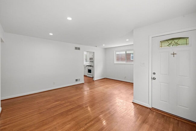 Building Photo - Rare Garage, Fully Fenced, and Steps to Me...