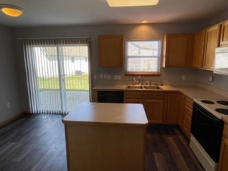 Building Photo - 5307 Chaucer Dr