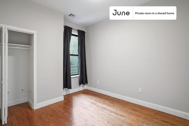 Building Photo - Room in Shared 4 bed/1 bath home