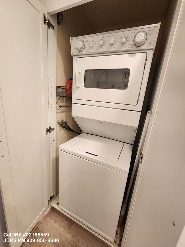 Building Photo - Price Lowered! Irvine 2 Bedroom Condo