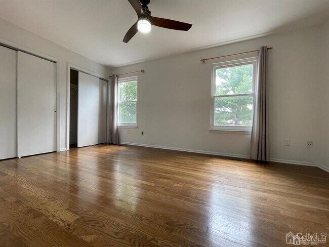 Building Photo - 115 Redbud Rd