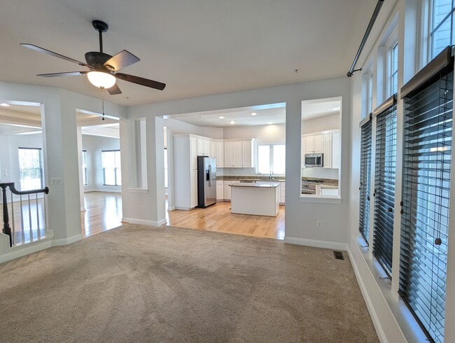 Building Photo - Impeccably maintained SFH in Clarksburg re...