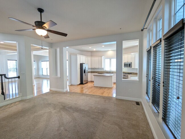 Building Photo - Impeccably maintained SFH in Clarksburg ready for you before the holidays!