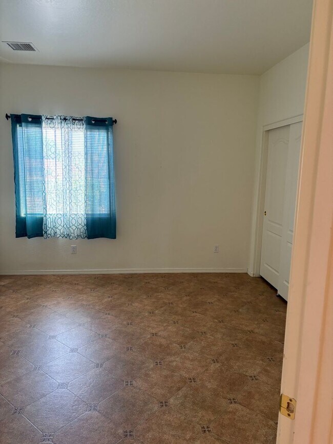 Building Photo - Unfurnished, 1 Year Minimum - Procure Only