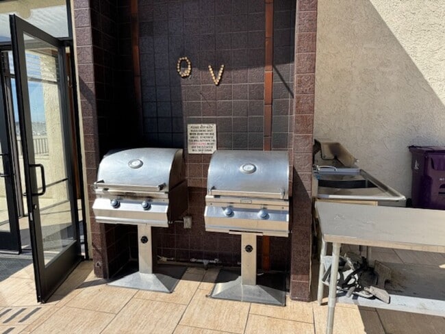 Building Photo - Steps from Alamitos Beach! Modern 1 bed 1 ...