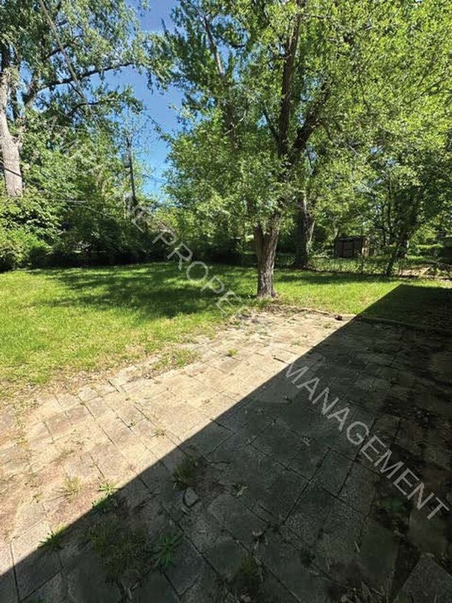 Building Photo - Single Family Home in Ruskin - All Voucher...