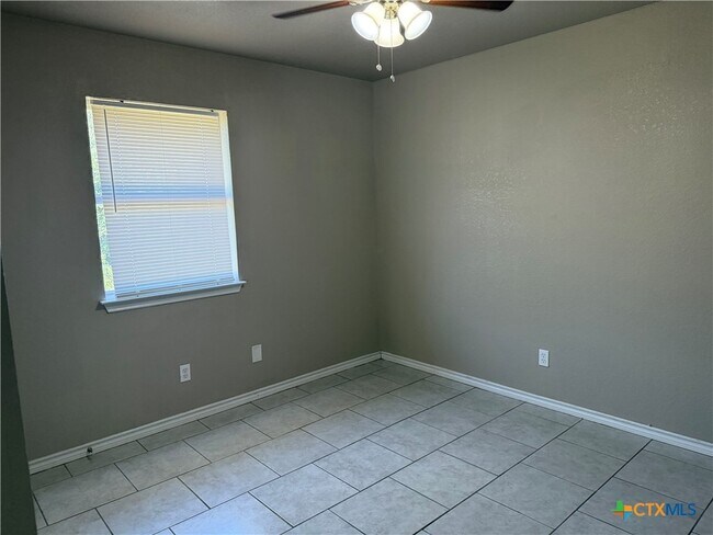 Building Photo - 1103 Concho St