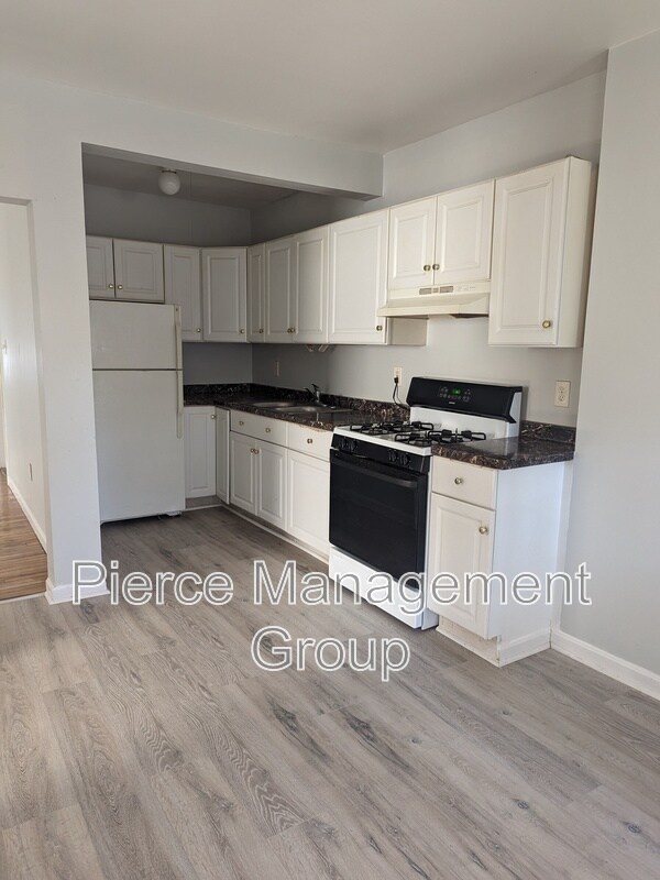 Building Photo - 529 Massabesic St
