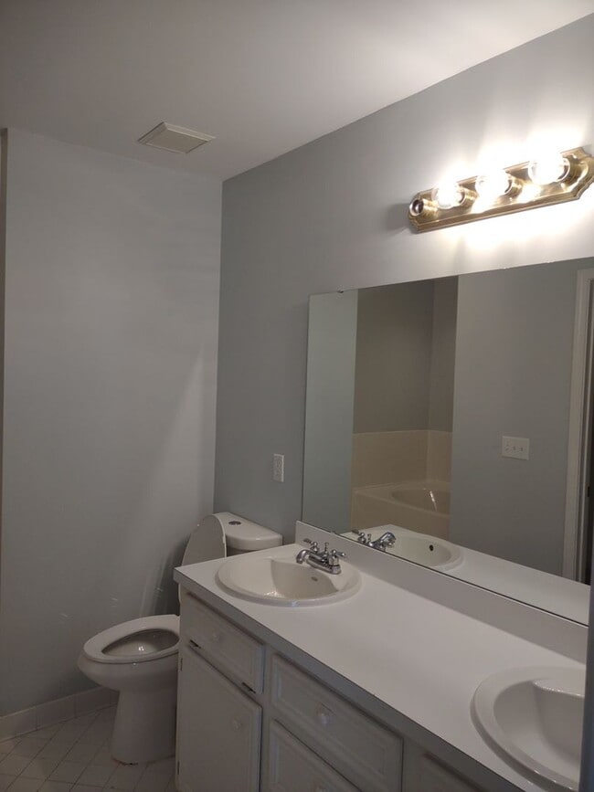 Building Photo - Fantastic Three Bedroom Home in Lexington!