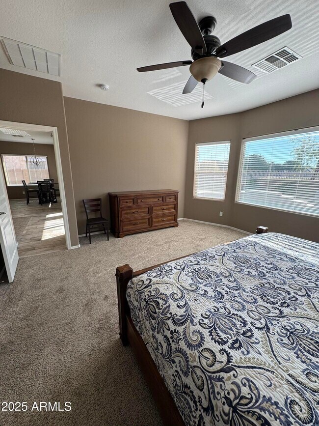 Building Photo - 949 E Indian Wells Pl