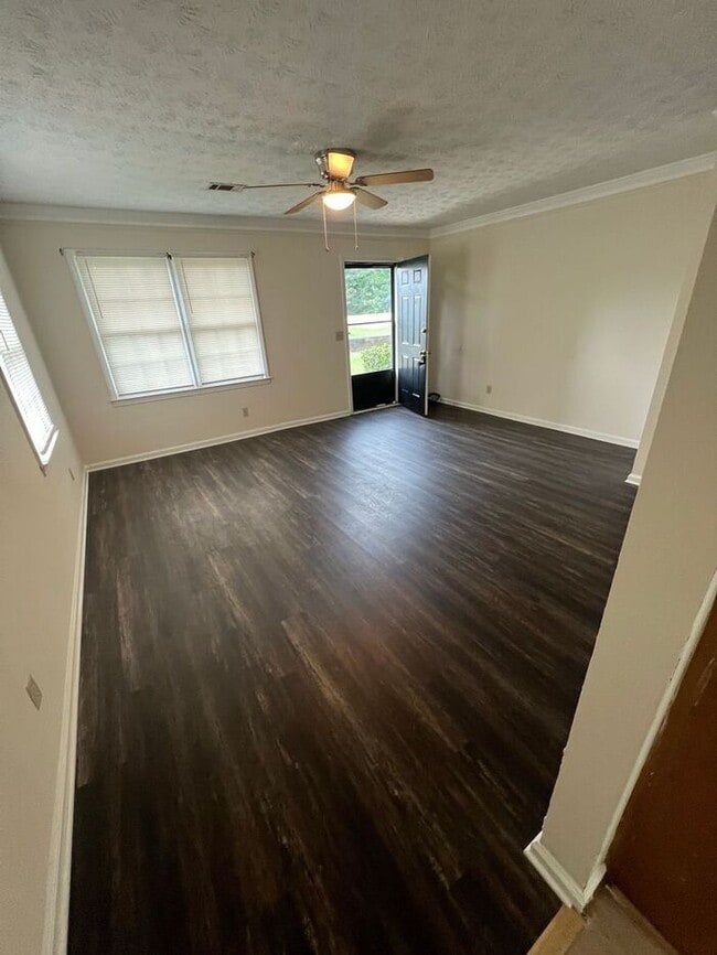 Building Photo - Finally 2 bedroom 1 bath ranch duplex available in Lawrenceville!!!