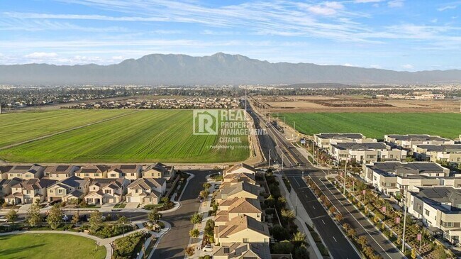 Building Photo - 3657 Bearberry Ave