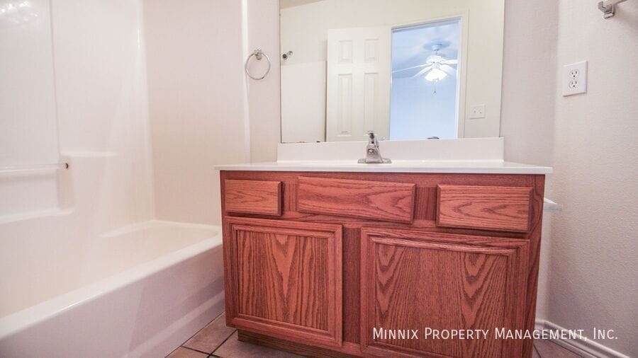 Building Photo - 5402 Kemper St