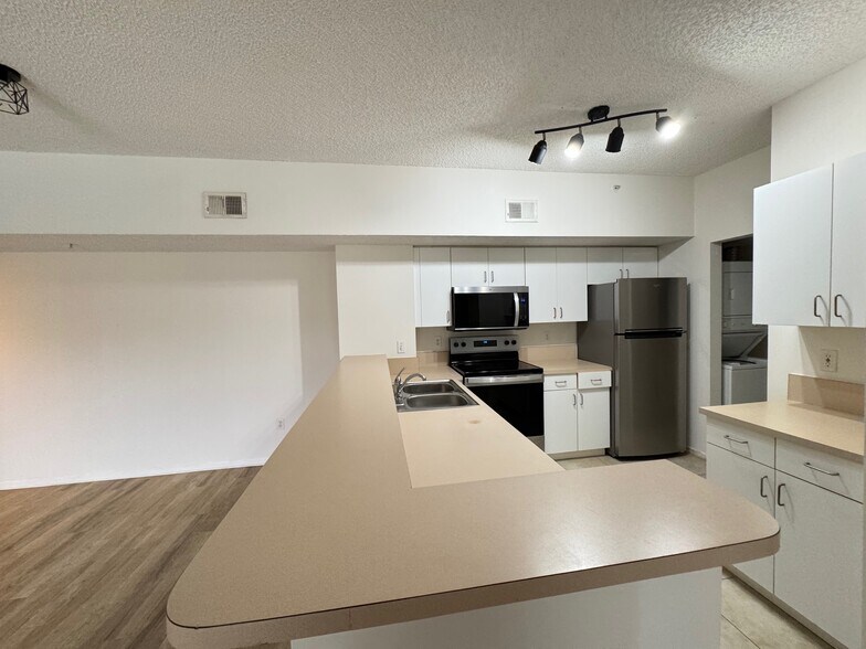 Building Photo - 1830 Florida Club Cir