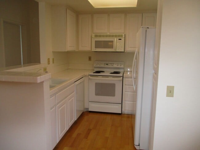 Building Photo - Desirable River Colony 2 Bedroom 2 Bath 3rd Floor Condo