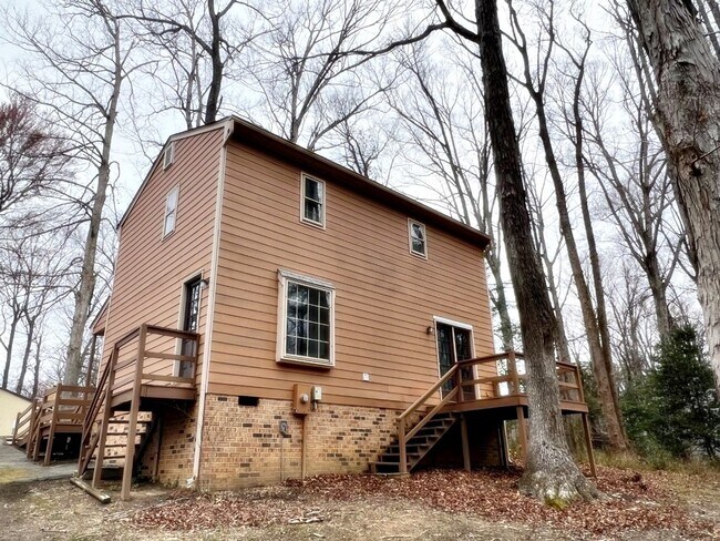 Building Photo - Colonial on Large Wooded Lot