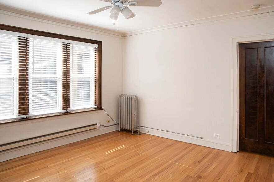 Building Photo - 4208 N Clark St