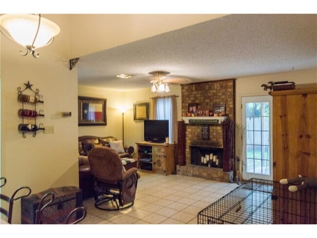 Building Photo - 1433 Yeomans Rd