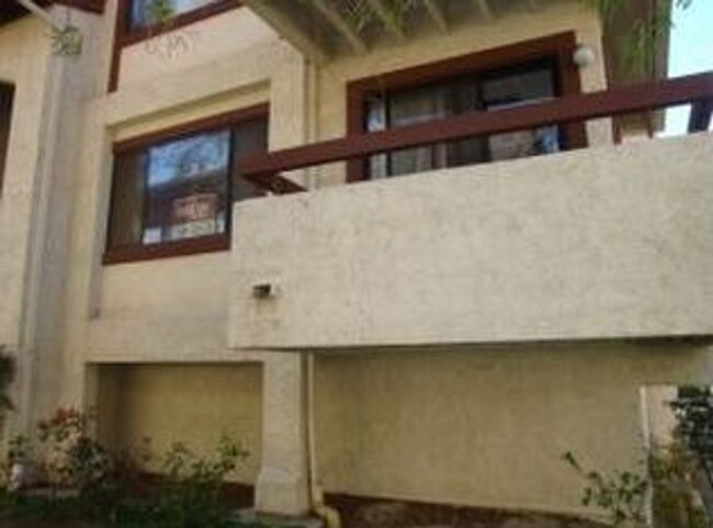 Building Photo - Charming Canyon Country 2+2 Condo