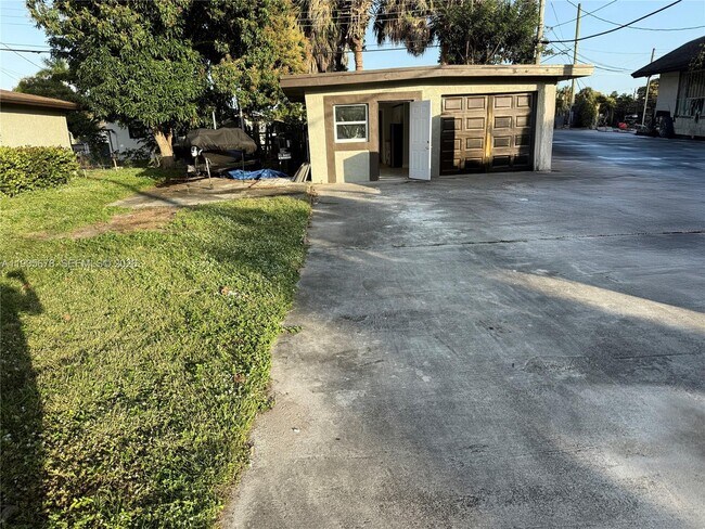 Building Photo - 1132 NW 30th Ave