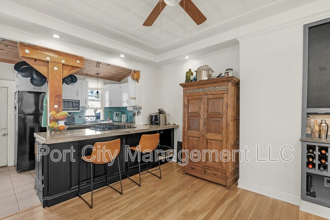 Building Photo - 210 S Bouldin St