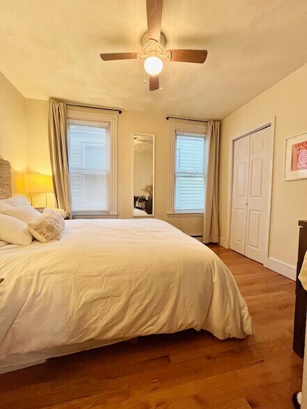 Building Photo - 716 E 6th St