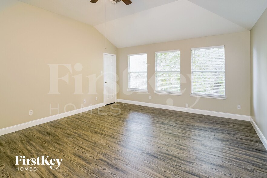 Building Photo - 28618 Hidden Cove Dr