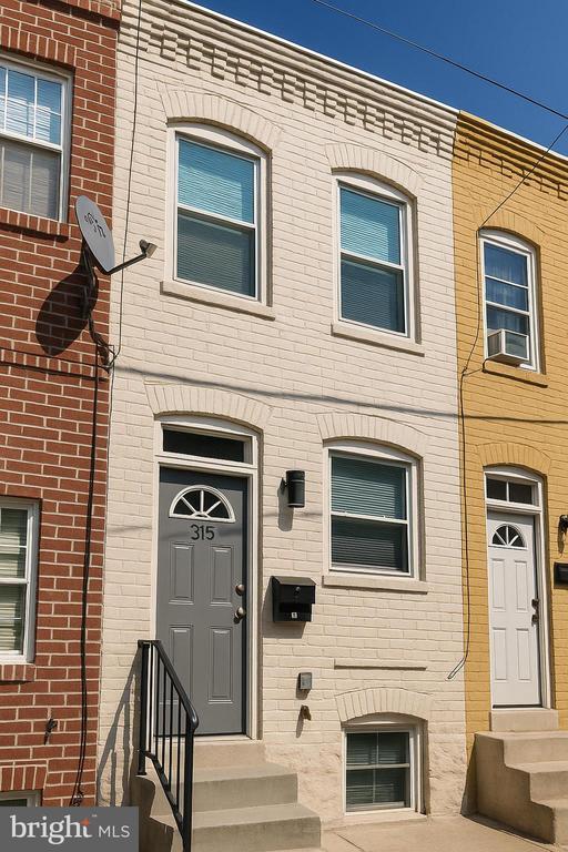 Primary Photo - 315 Baylis St
