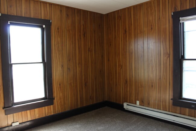 Building Photo - 174 Mill St